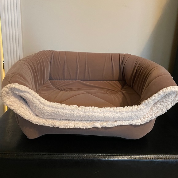NWOT ADORABLE PET BED - Picture 2 of 3